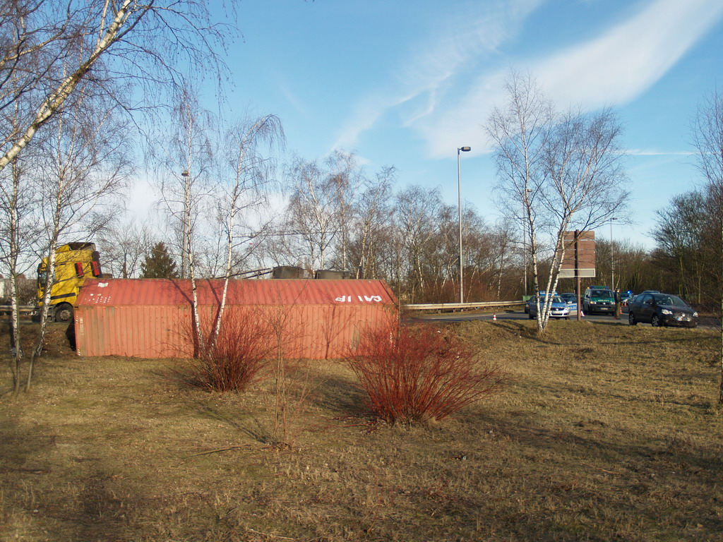 LKW verliert Container Koeln Niehler Ei P050.JPG